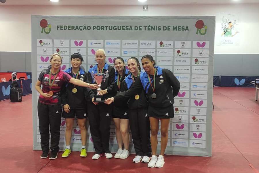 A equipa do Mirandela, que venceu a Supertaça feminina
