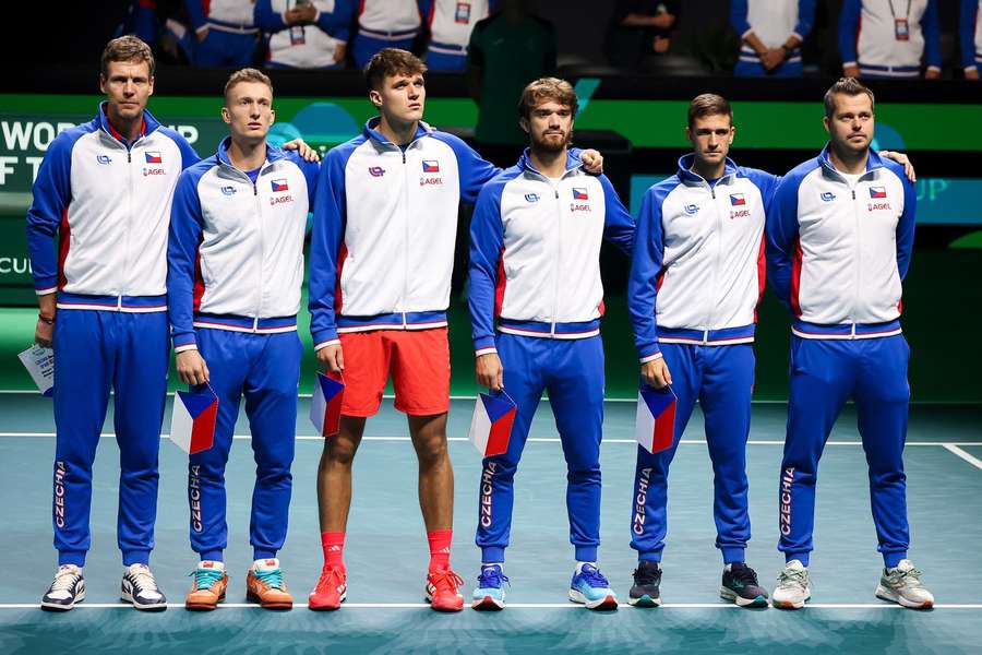 Berdych, Lehečka, Menšík, Macháč, Kopřiva, Pavlásek. Český daviscupový tým na loňském finálovém turnaji. Berdych, Lehečka, Menšík, Macháč, Kopřiva, Pavlásek. Český daviscupový tým na loňském finálovém turnaji.