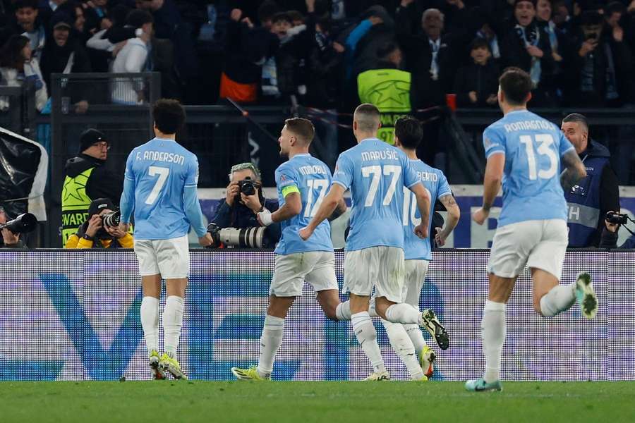 Piłkarze Lazio świętują jedyną bramkę meczu.