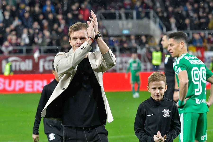 În cariera de fotbalist, Costin Lazăr a evoluat vreme de 5 sezoane la Rapid