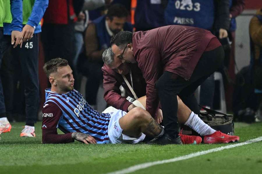 Denis Drăguș accidentat în meciul cu Rizespor
