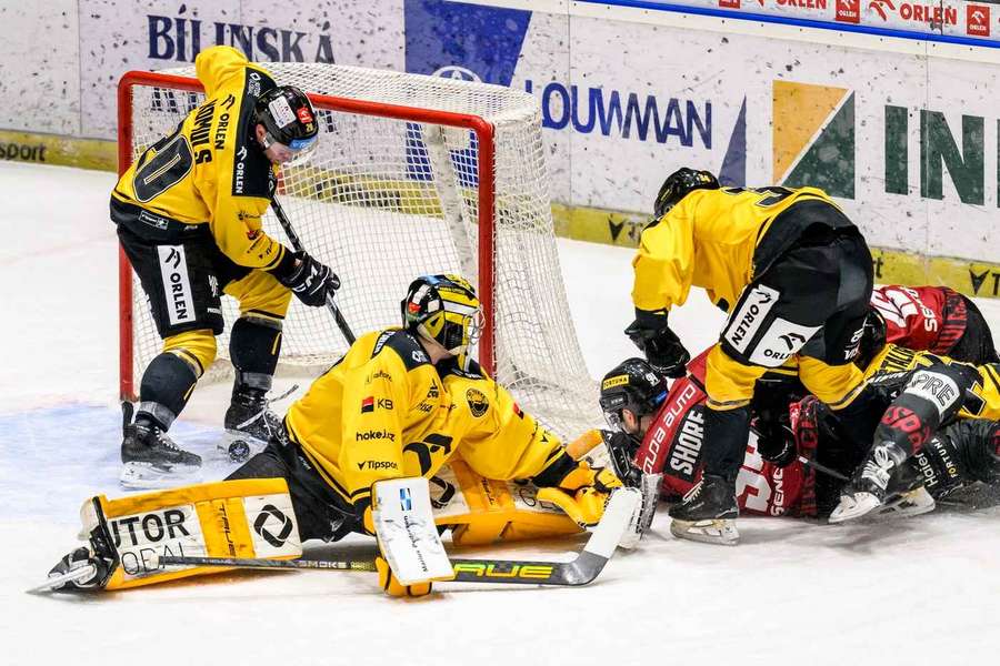 Sparta padla na hřišti posledního.