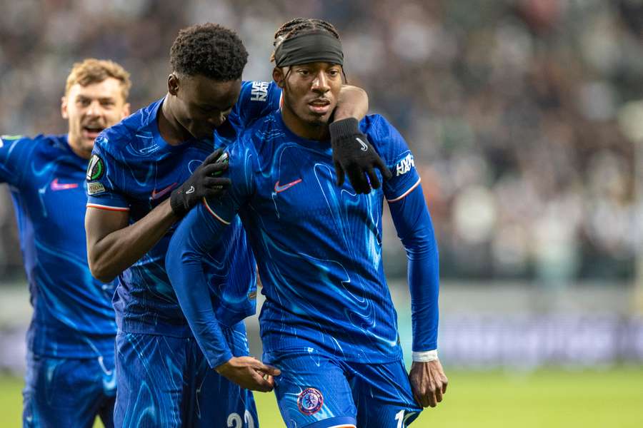 Madueke bisou na partida