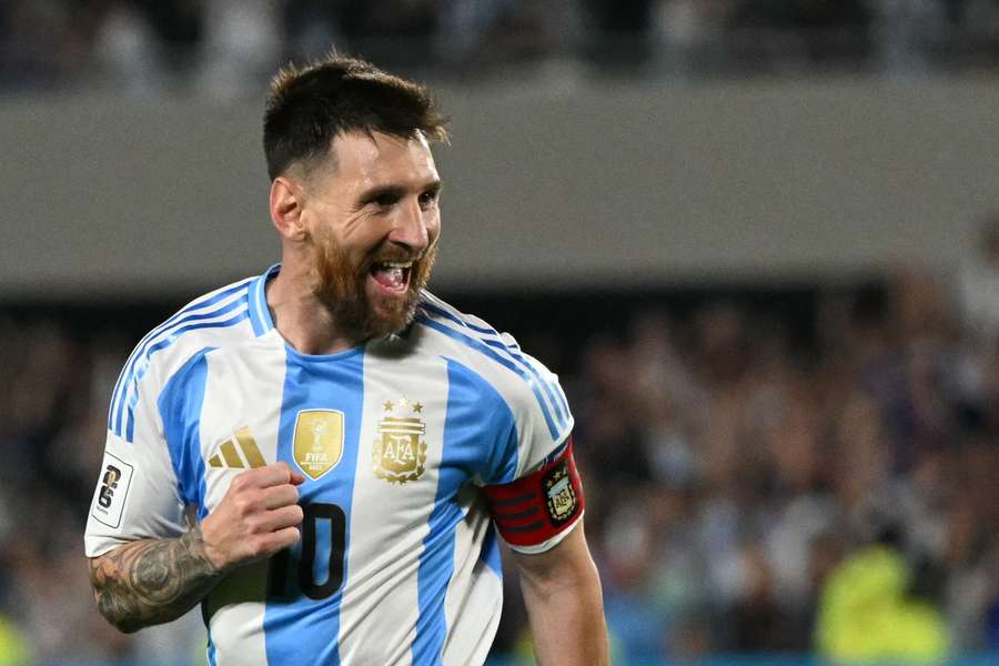 Messi comemora um dos seus golos contra a Bolívia