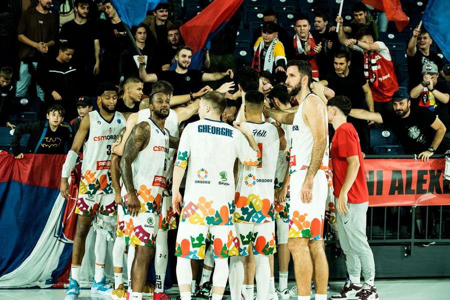 CSM Oradea s-a calificat în TOP 16 FIBA Europe Cup
