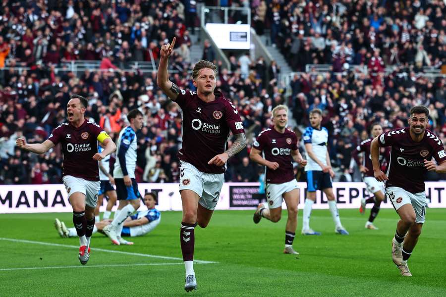 Die Hearts haben die Meisterschaft in der eigenen Hand. Die Hearts haben die Meisterschaft in der eigenen Hand.