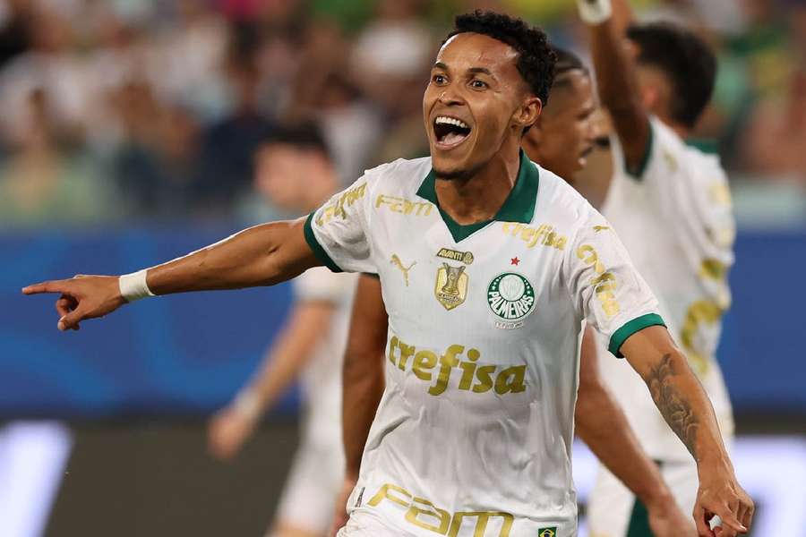 Lázaro comemora o golo que abriu o marcador na Arena Pantanal