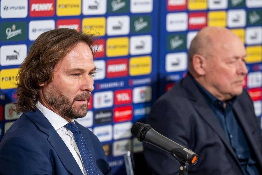 Nedvěd s Koubkem na tiskové konferenci.