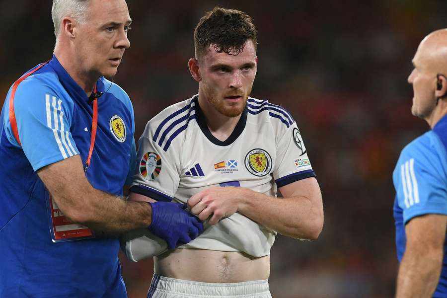 Andy Robertson se lesionó durante la derrota de Escocia ante España