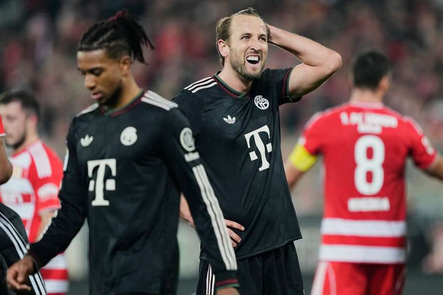 Kane musel zachraňovať svoj tím. Kane musel zachraňovať svoj tím.