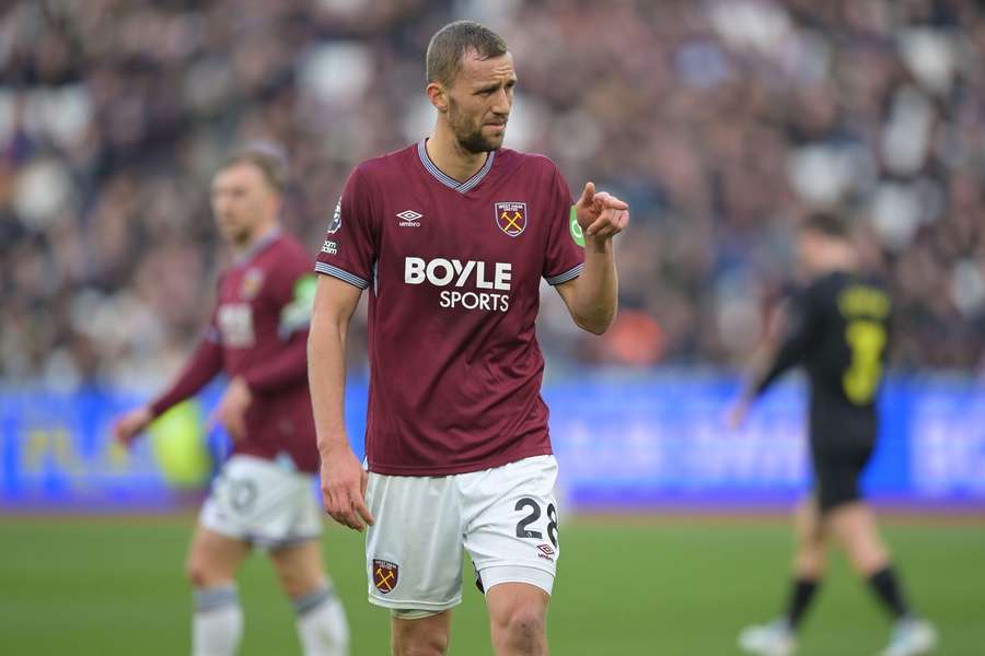 Bez Součka to nejde. Fanoušci West Hamu po triumfu uctívají českého dříče jako spasitele Bez Součka to nejde. Fanoušci West Hamu po triumfu uctívají českého dříče jako spasitele