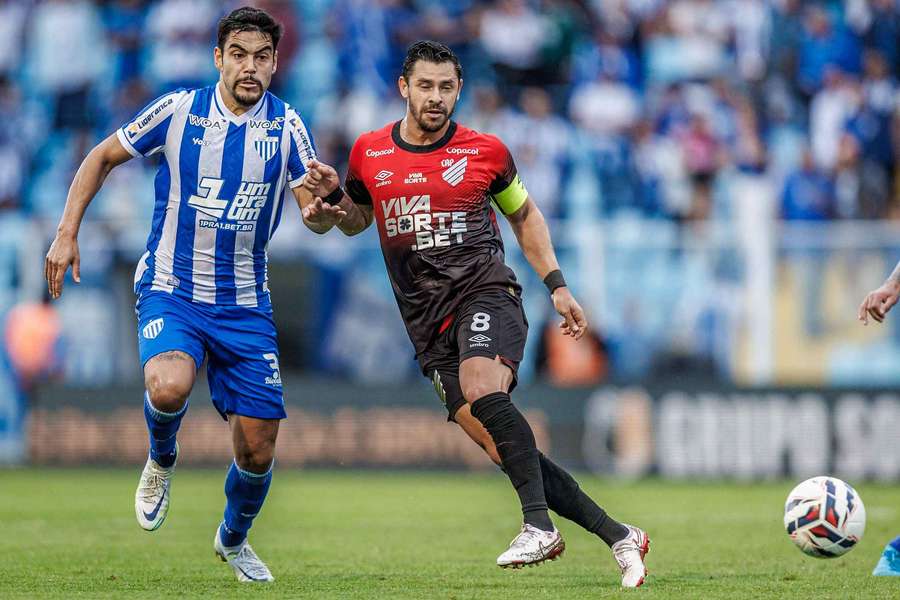 No 1º turno, o Athletico-PR venceu fora de casa por 2 a 1