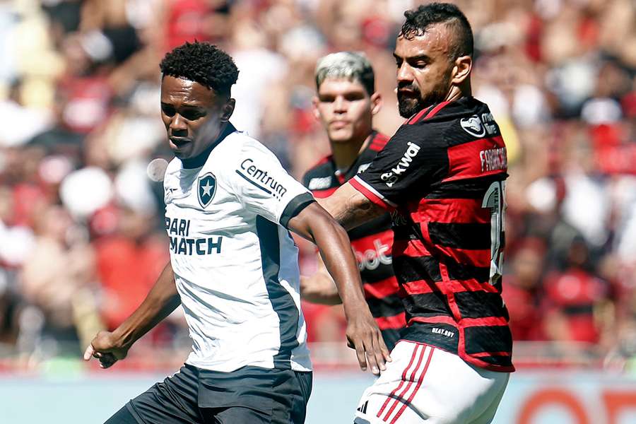 Fabrício Bruno pediu falta em lance do segundo gol do Botafogo