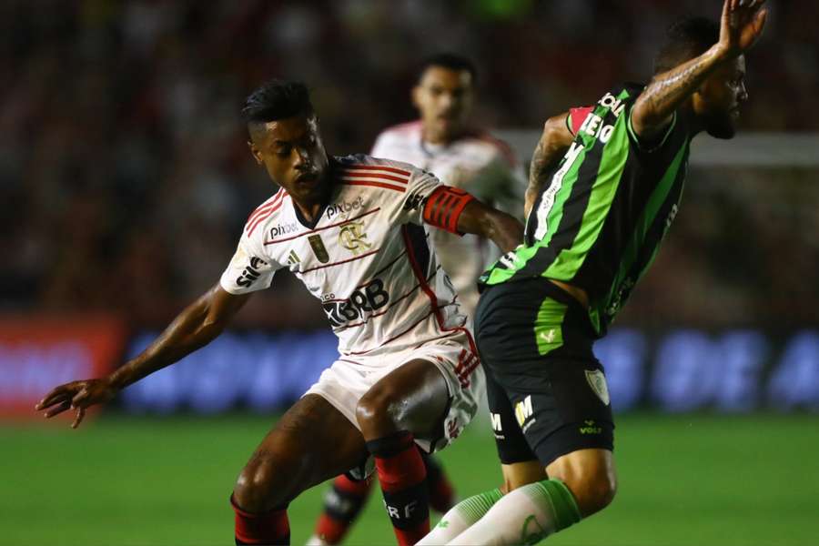 Bruno Henrique voltou ao time titular do Fla contra o América-MG