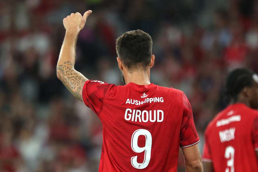 "Je suis un peu fâché contre moi", regrette Giroud après son pénalty raté