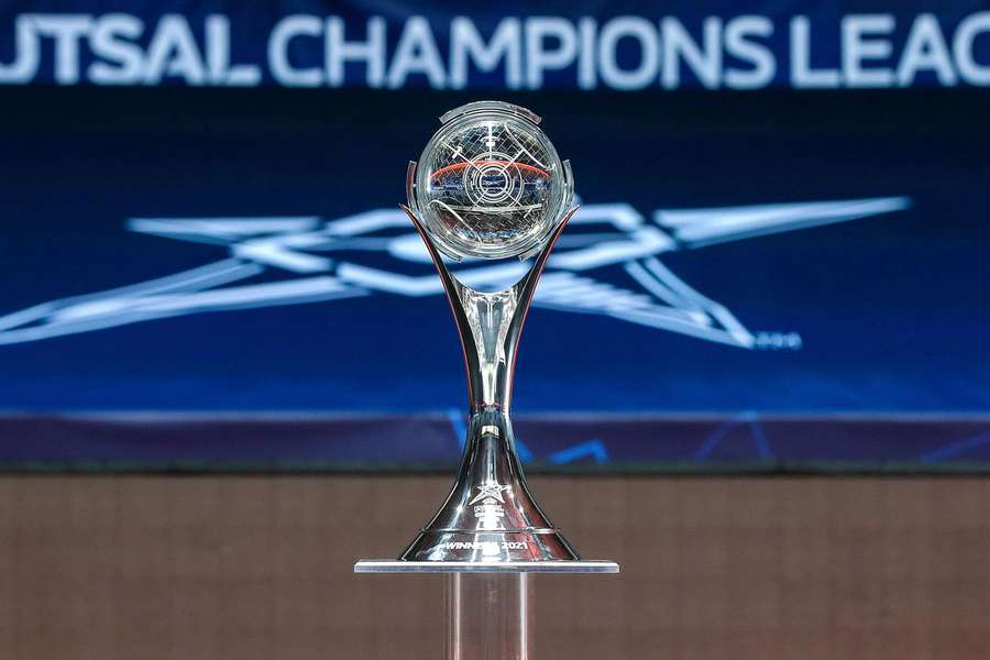 O troféu na Liga dos Campeões de futsal