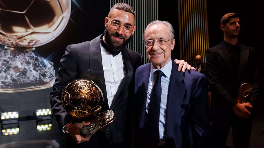 Benzema, junto a Florentino Pérez, con el Balón de Oro Benzema, junto a Florentino Pérez, con el Balón de Oro