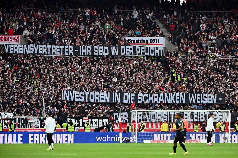 Os estádios têm sido alvo de repetidos protestos contra uma possível venda de bilhetes da Bundesliga.