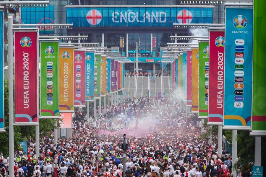ME v roce 2028 vyvrcholí ve Wembley.