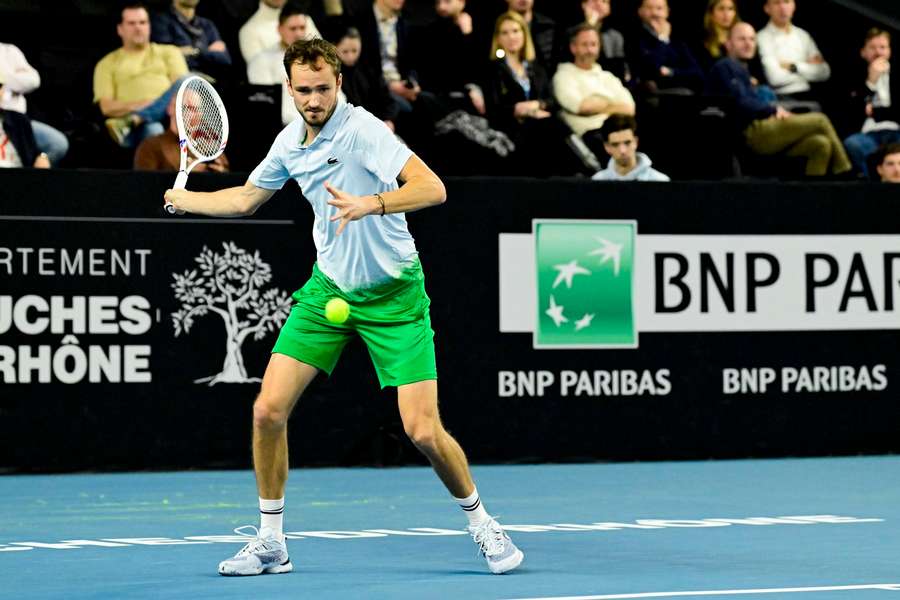 Daniil Medveděv prohrál další zápas proti hráči mimo TOP 90. Daniil Medveděv prohrál další zápas proti hráči mimo TOP 90.