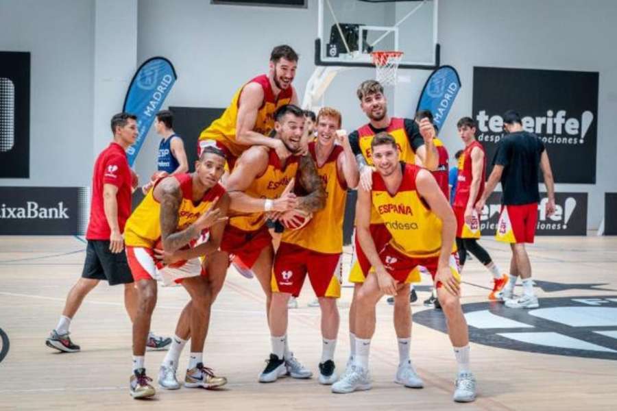 La selección española se lo pasa en grande tras los entrenamientos