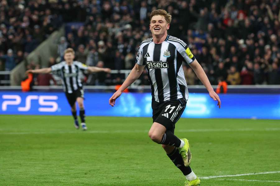 Newcastle's Harvey Barnes to replace Eberechi Eze in England squad