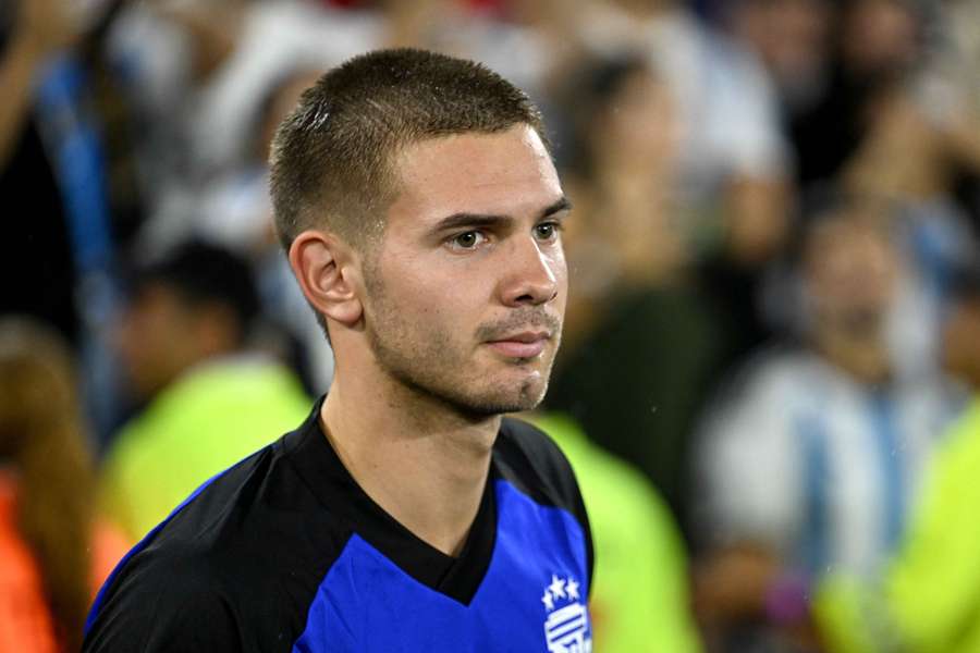 Mastantuono em ação pela seleção argentina