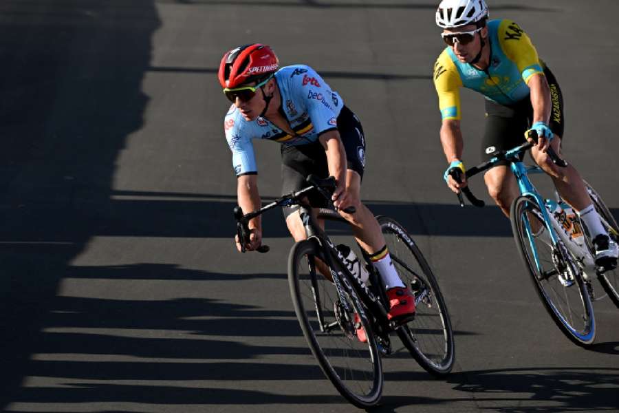 Evenepoel reina a nivel mundial dos semanas después de ganar la Vuelta