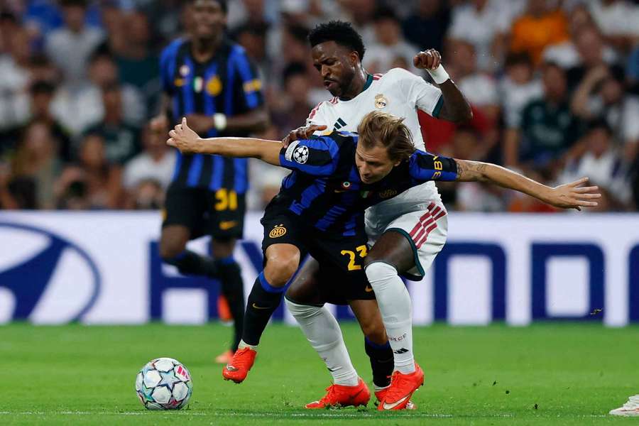 Vinicius, durante una de sus acciones defensivas Vinicius, durante una de sus acciones defensivas