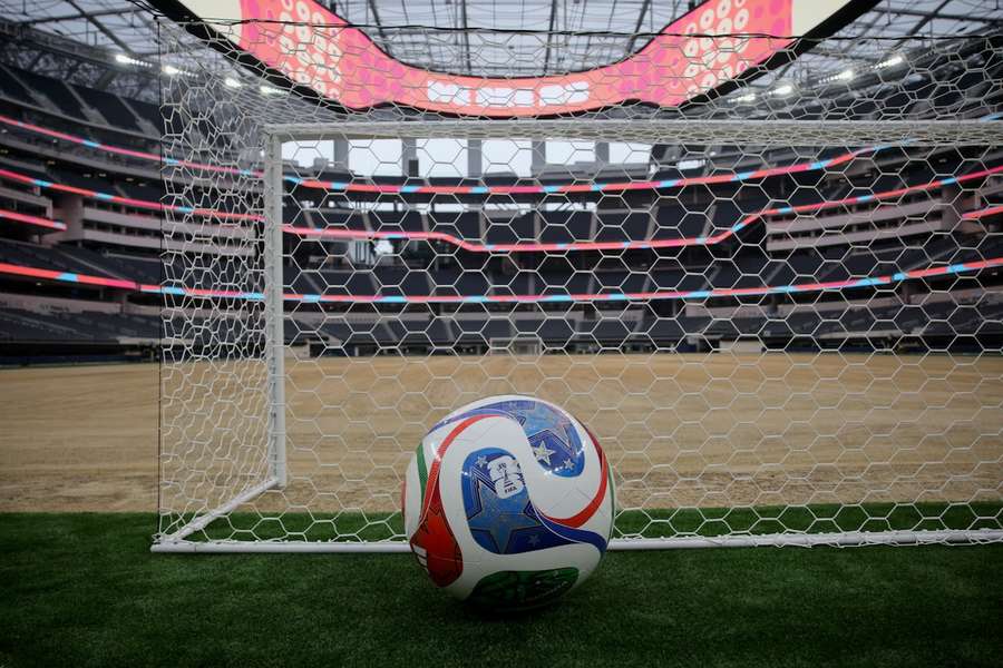 Der WM-Ball "Trionda" im SoFi Stadium von Inglewood Der WM-Ball "Trionda" im SoFi Stadium von Inglewood