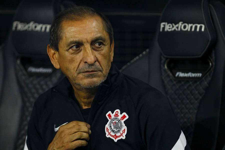 Ramón Díaz segue no Corinthians em 2025
