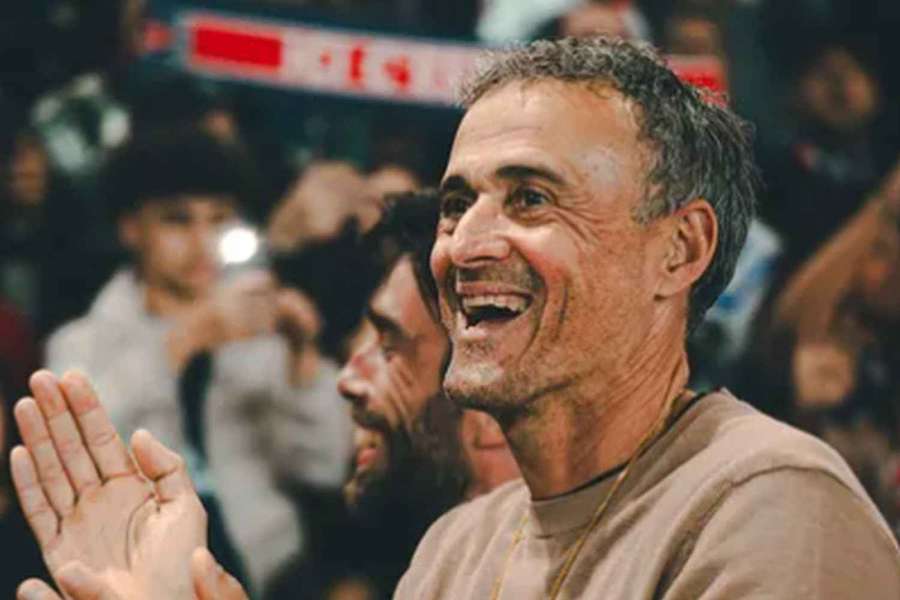 Trenér PSG Luis Enrique se raduje ze zisku mistrovského titulu v Ligue 1