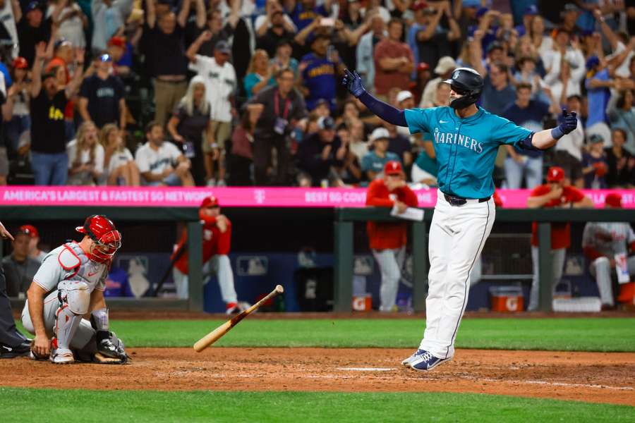 Seattle Mariners right fielder Mitch Haniger celebrates after drawing a walk-off walk during the tenth inning against the Philadelphia Phillies