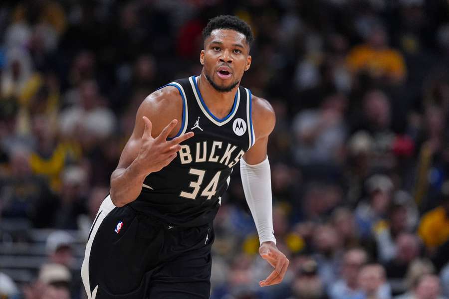 Antetokounmpo bol tradičnou oporou Milwaukee.