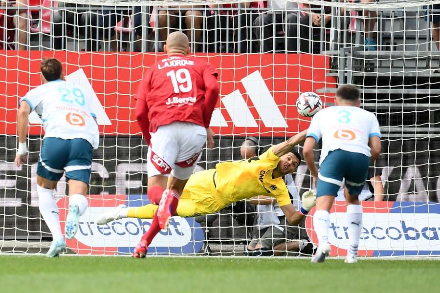 Gerónimo Rulli redde een penalty tegen Stade Brest