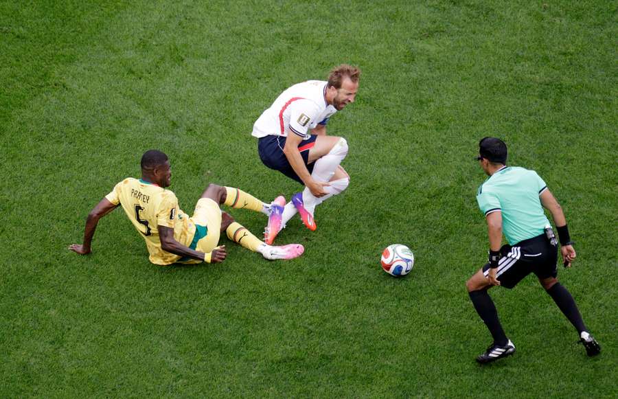 Kane is fouled by Partey Kane is fouled by Partey