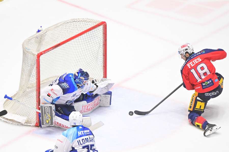 Gólman Stezka byl hodně v permanenci.