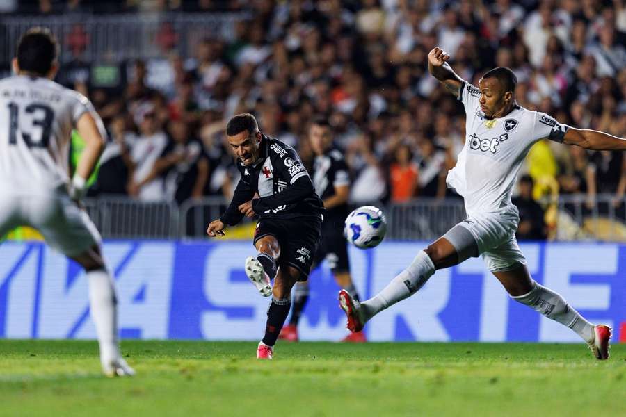 Vasco e Botafogo empataram por 1 a 1 no jogo de ida