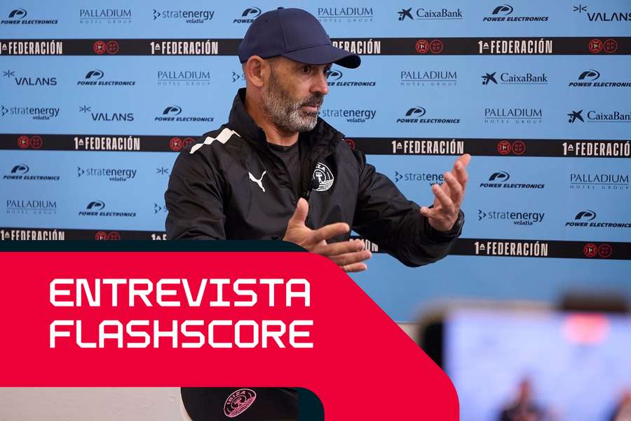 Paco Jémez durante a entrevista com o Flashscore.