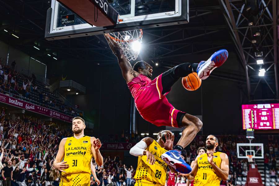 Melvin Ejim, líder absoluto del Hiopos Lleida ante el Tenerife Melvin Ejim, líder absoluto del Hiopos Lleida ante el Tenerife
