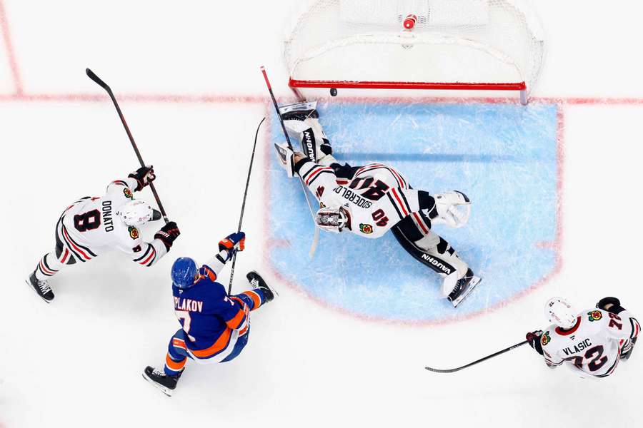 The New York Islanders edged the Chicago Blackhawks as part of Thursday's NHL action