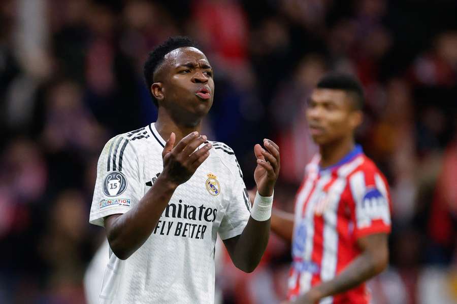 Vinicius, lamentándose durante el duelo contra el Atlético.