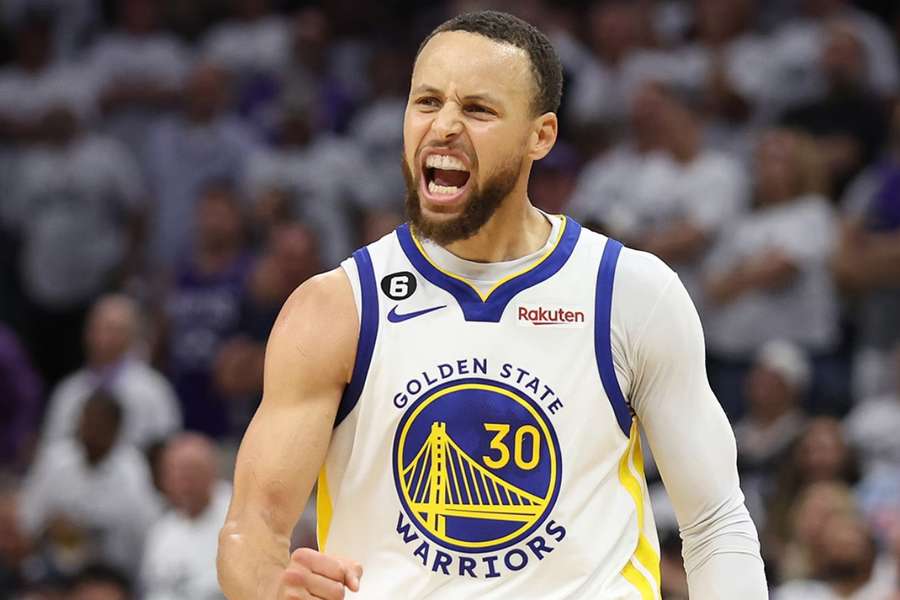 Stephen Curry poslal basketbalisty Warriors 50 bodů do čtvrtfinále.