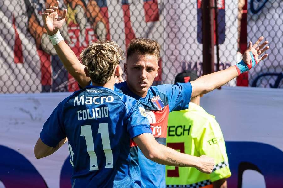 Mario Retegui celebra un gol con la maglia del Tigre