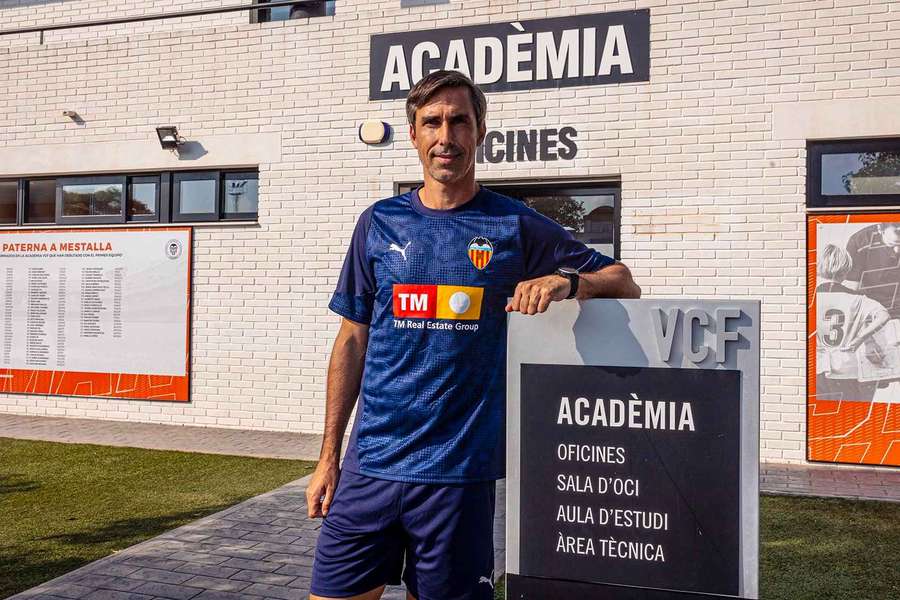 Fernando Martín, entrenador del Valencia B femenino fallecido en Indonesia con tres de sus hijos