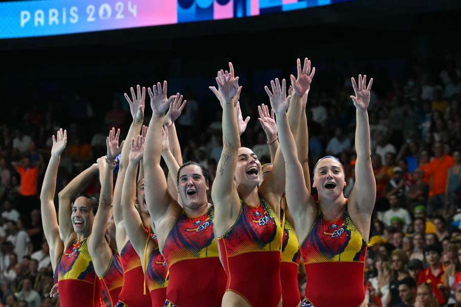 Les Espagnoles célébrant leur médaille d'or.