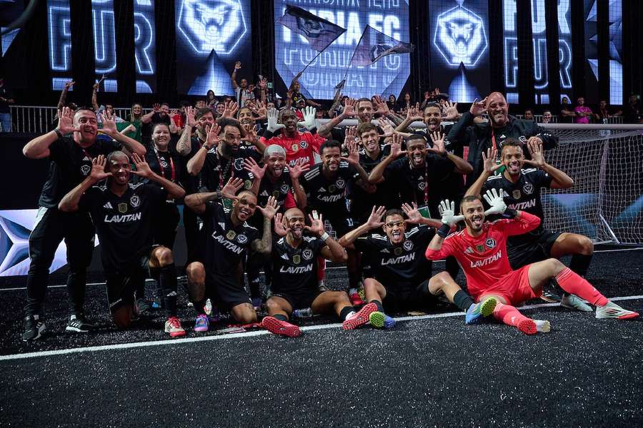Furia FC celebra su triunfo frente a Kunisports en el estreno de la Kings World Cup Clubes France 2025
