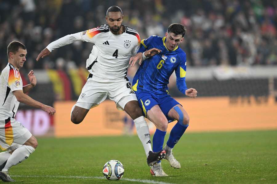 Jonathan Tah, con Alemania