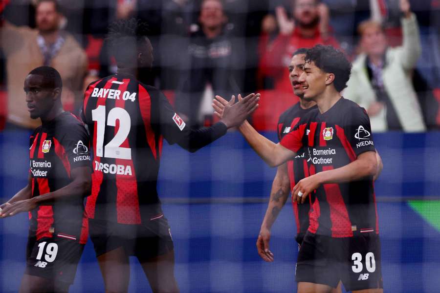 Maza et Schick font tomber le leader Fribourg avec Leverkusen Maza et Schick font tomber le leader Fribourg avec Leverkusen