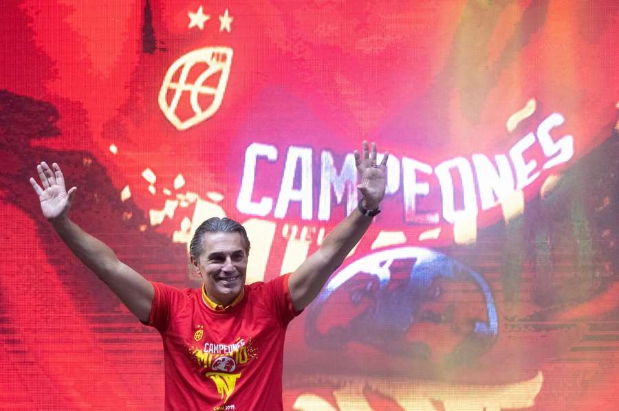Sergio Scariolo celebrando el título de campeón del mundo